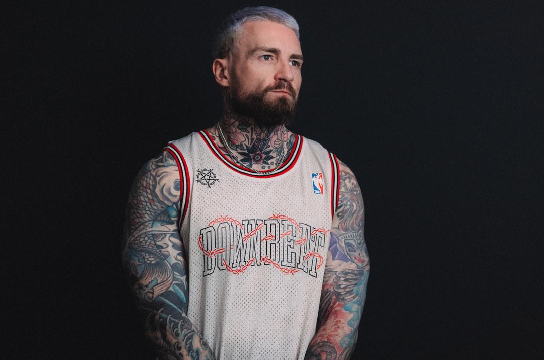 VARSITY BARBWIRE BASKETBALL JERSEY (WHITE/RED)