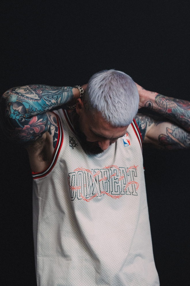 VARSITY BARBWIRE BASKETBALL JERSEY (WHITE/RED)